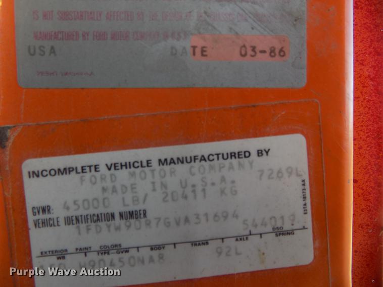 image for item DE7592 1986 Ford LNT9000 semi truck