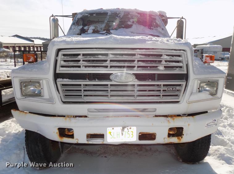 image for item DE7603 1989 Ford F700 spreader truck