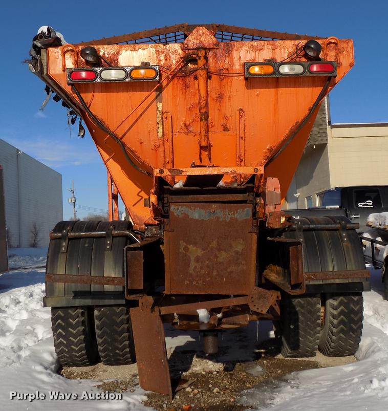 image for item DE7603 1989 Ford F700 spreader truck