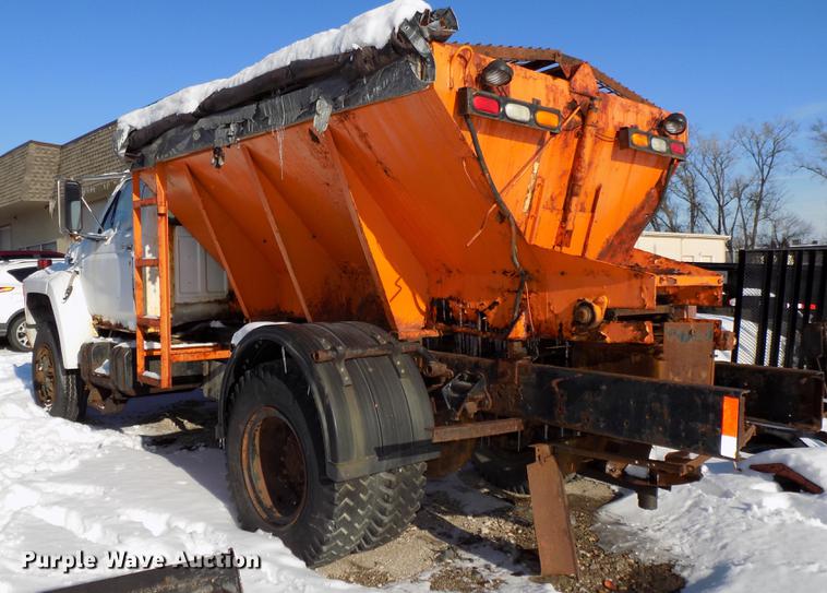 image for item DE7603 1989 Ford F700 spreader truck