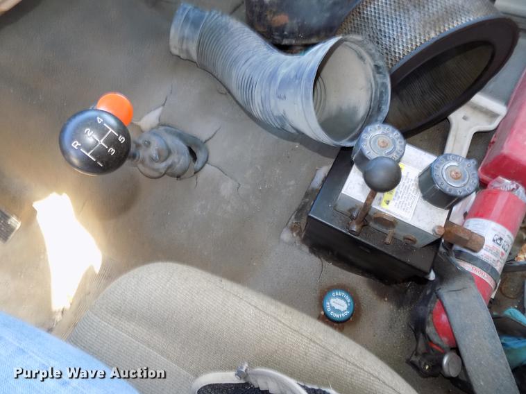 image for item DE7603 1989 Ford F700 spreader truck