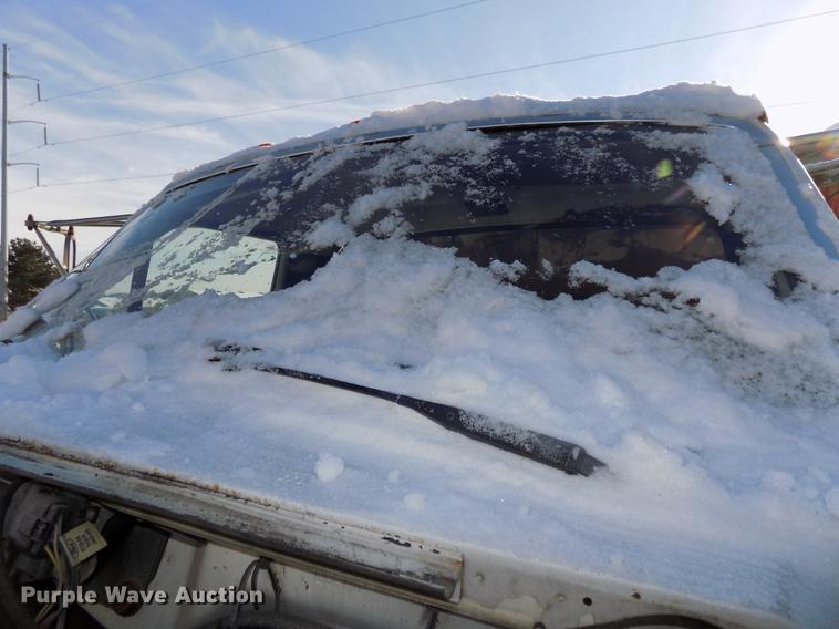 image for item DE7603 1989 Ford F700 spreader truck