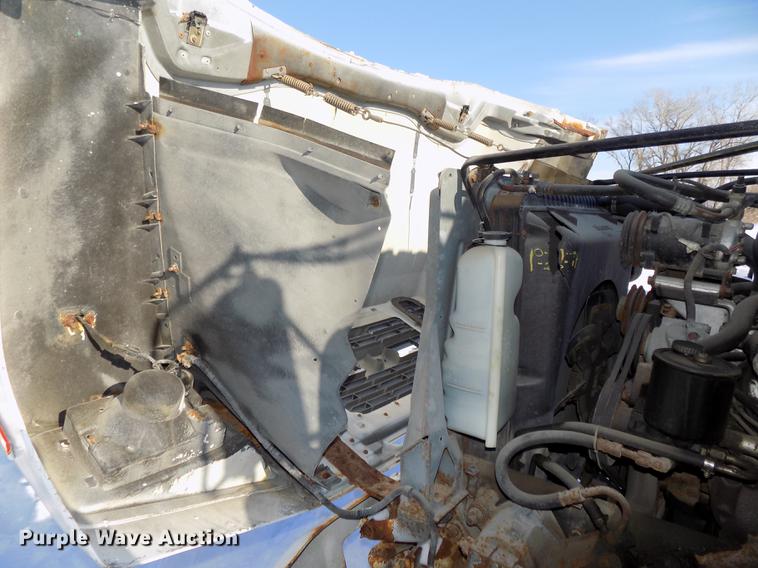 image for item DE7603 1989 Ford F700 spreader truck