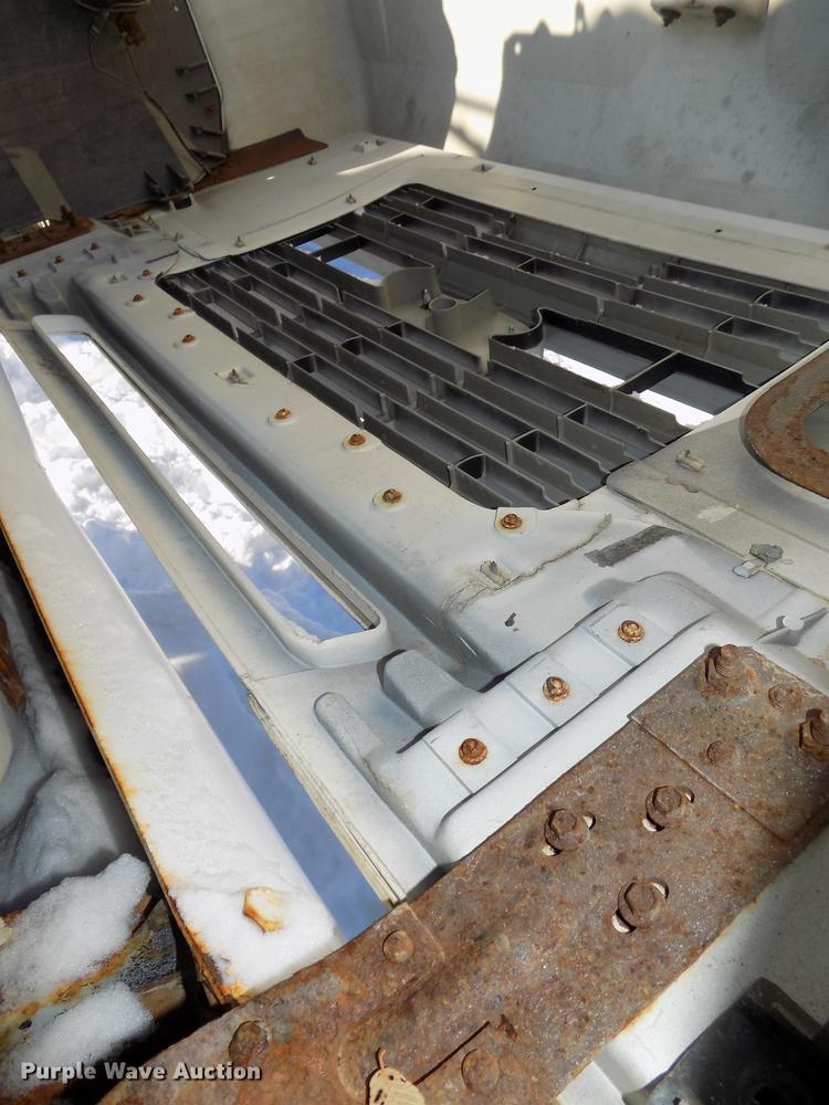 image for item DE7603 1989 Ford F700 spreader truck