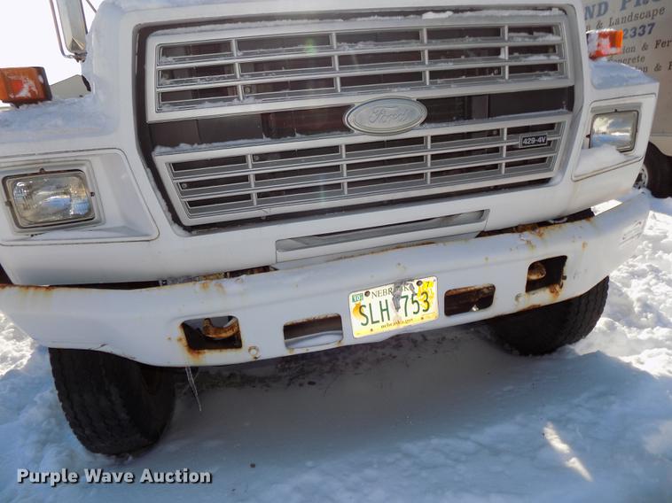 image for item DE7603 1989 Ford F700 spreader truck