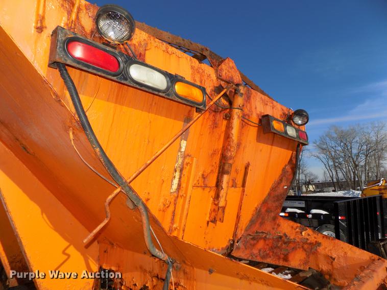 image for item DE7603 1989 Ford F700 spreader truck