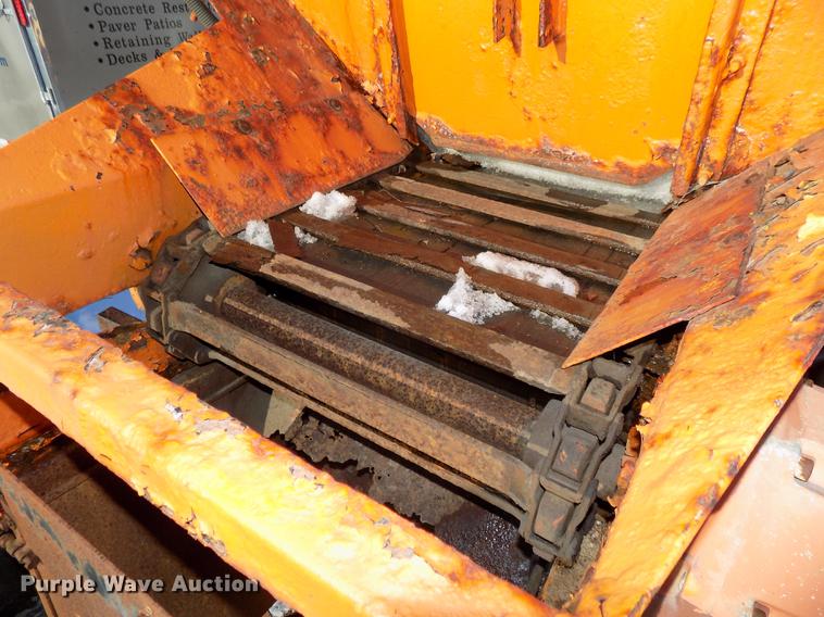 image for item DE7603 1989 Ford F700 spreader truck