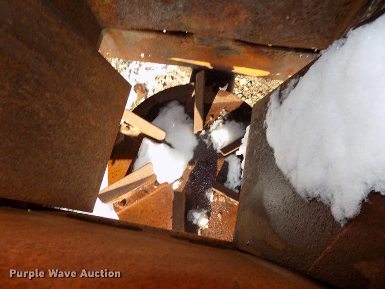 image for item DE7603 1989 Ford F700 spreader truck