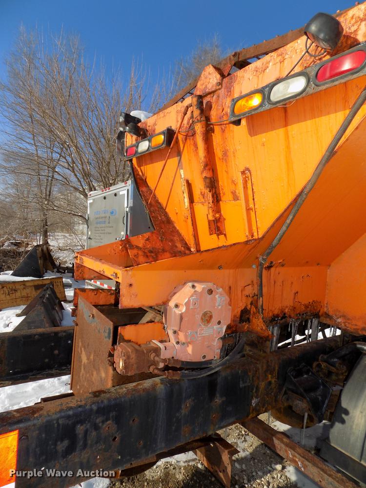 image for item DE7603 1989 Ford F700 spreader truck