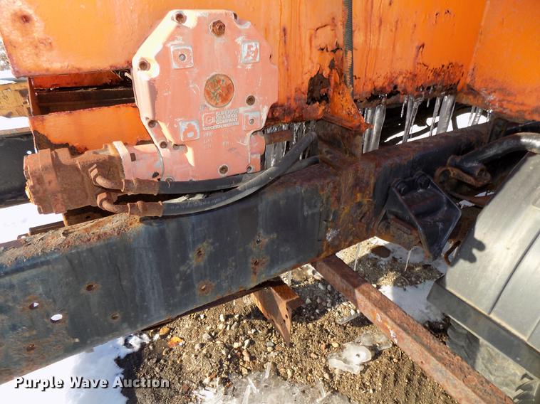 image for item DE7603 1989 Ford F700 spreader truck