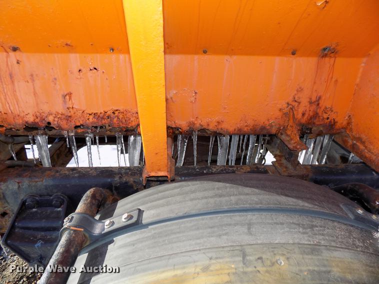 image for item DE7603 1989 Ford F700 spreader truck