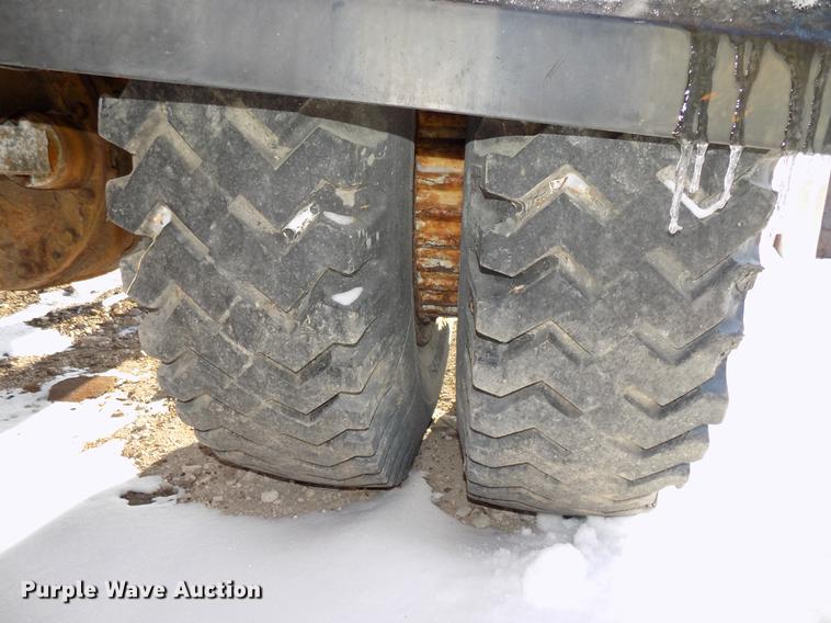 image for item DE7603 1989 Ford F700 spreader truck