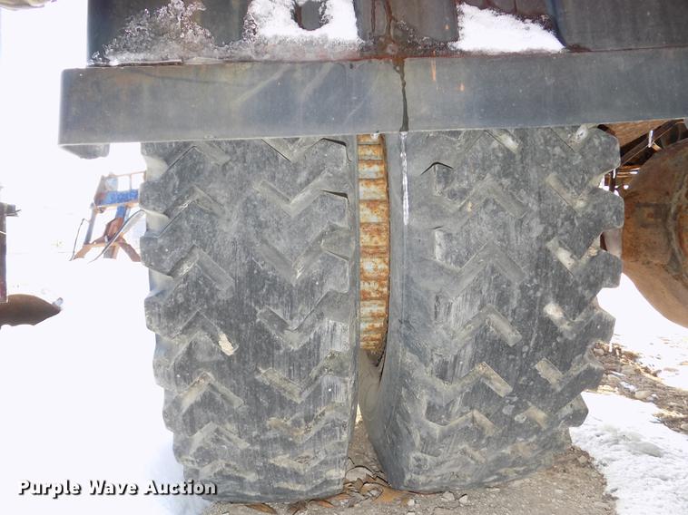 image for item DE7603 1989 Ford F700 spreader truck