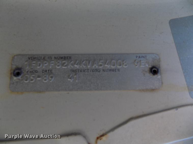 image for item DE7603 1989 Ford F700 spreader truck