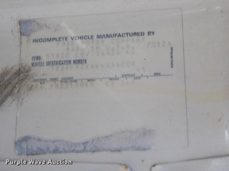 image for item DE7603 1989 Ford F700 spreader truck