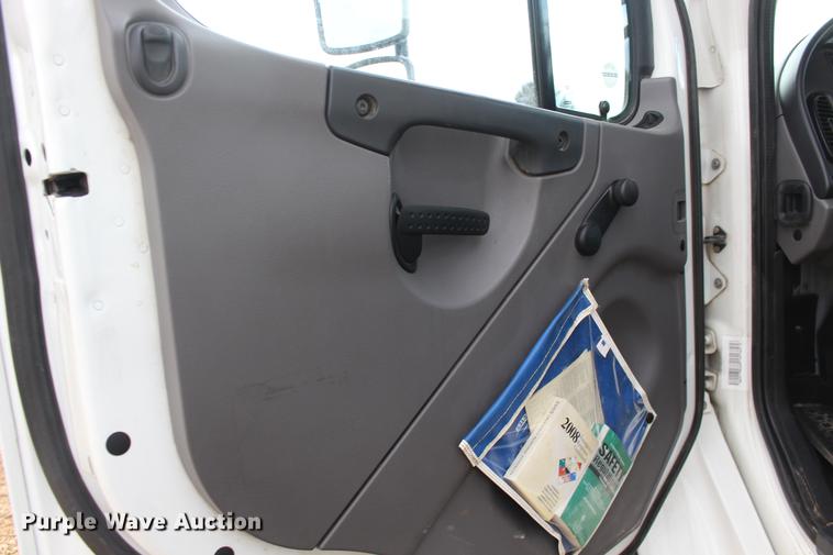 image for item DE8784 2013 Freightliner Business Class M2 bucket truck