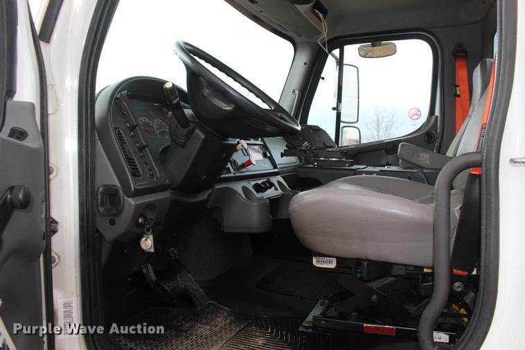 image for item DE8784 2013 Freightliner Business Class M2 bucket truck