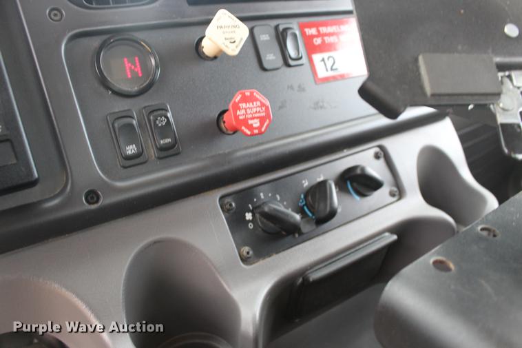 image for item DE8784 2013 Freightliner Business Class M2 bucket truck