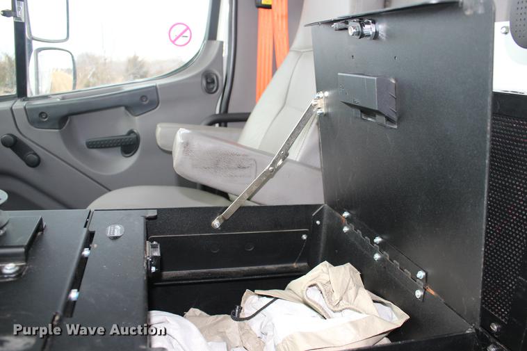 image for item DE8784 2013 Freightliner Business Class M2 bucket truck