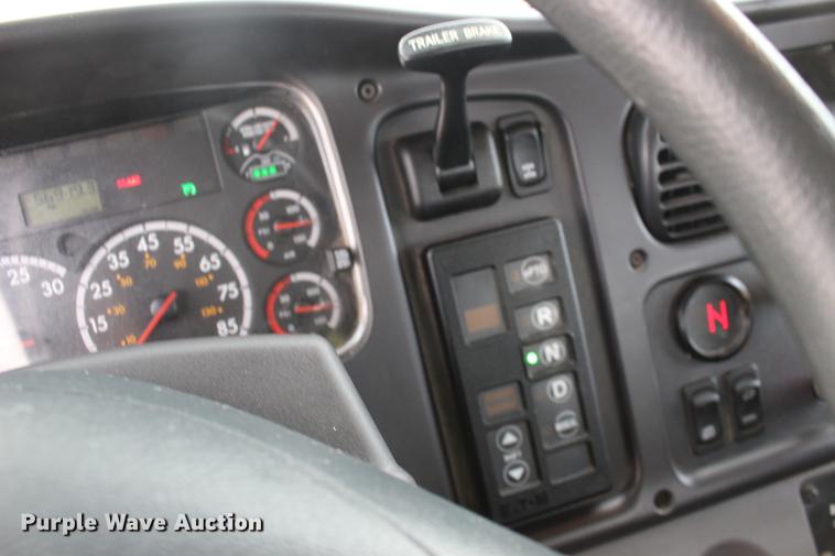 image for item DE8784 2013 Freightliner Business Class M2 bucket truck