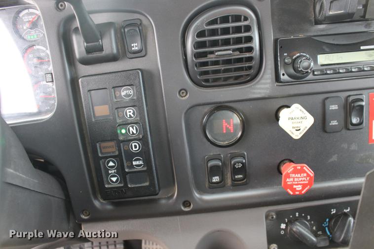 image for item DE8784 2013 Freightliner Business Class M2 bucket truck