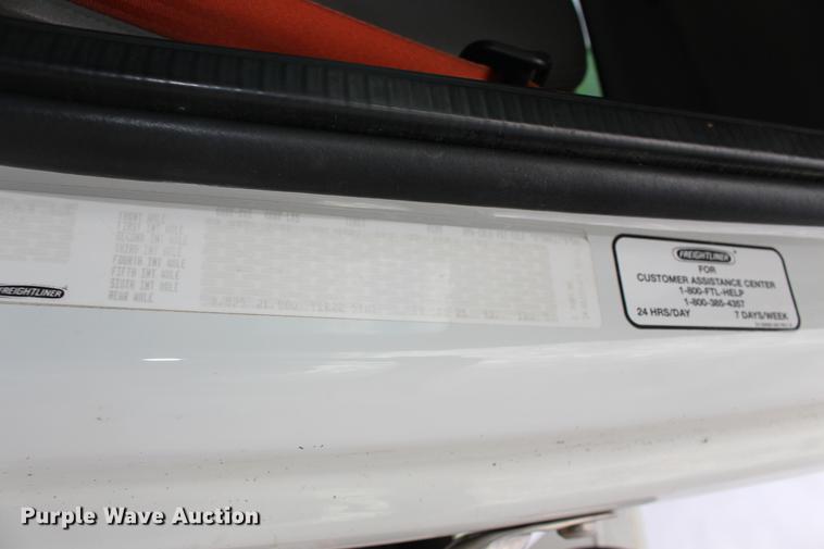 image for item DE8784 2013 Freightliner Business Class M2 bucket truck