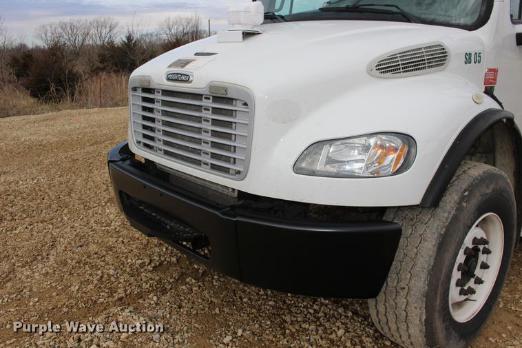 image for item DE8784 2013 Freightliner Business Class M2 bucket truck