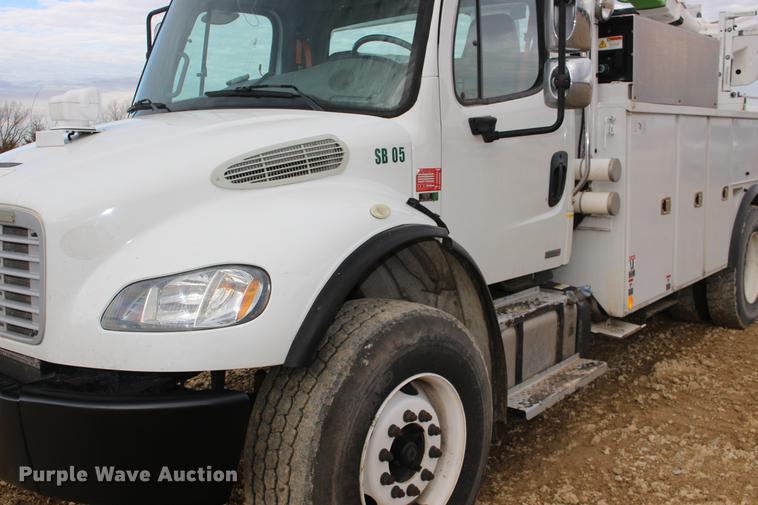 image for item DE8784 2013 Freightliner Business Class M2 bucket truck