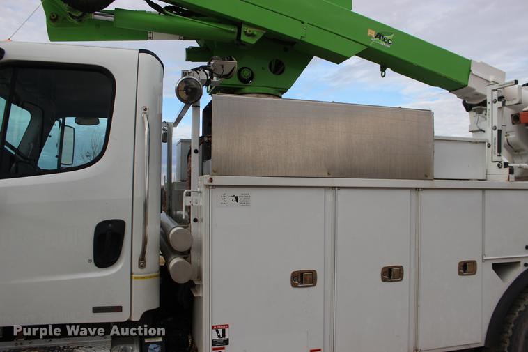 image for item DE8784 2013 Freightliner Business Class M2 bucket truck