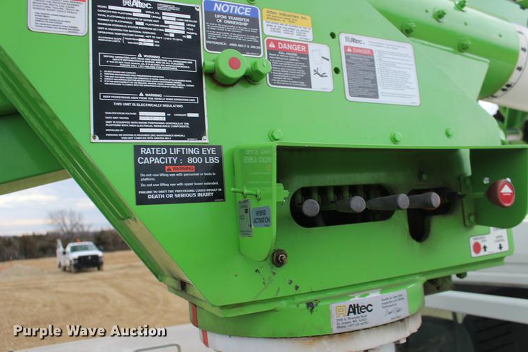 image for item DE8784 2013 Freightliner Business Class M2 bucket truck