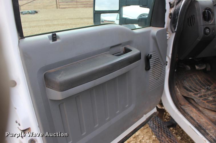 image for item DE8785 2011 Ford F550 Super Duty bucket truck