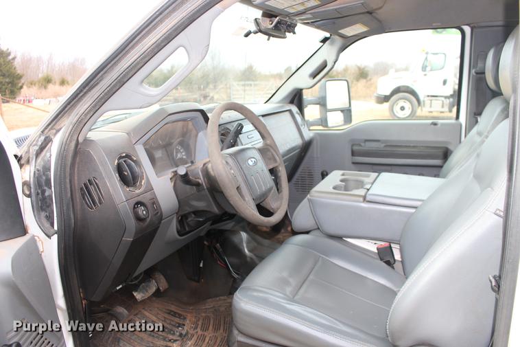 image for item DE8785 2011 Ford F550 Super Duty bucket truck