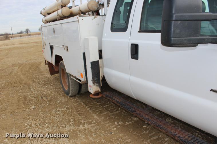 image for item DE8785 2011 Ford F550 Super Duty bucket truck