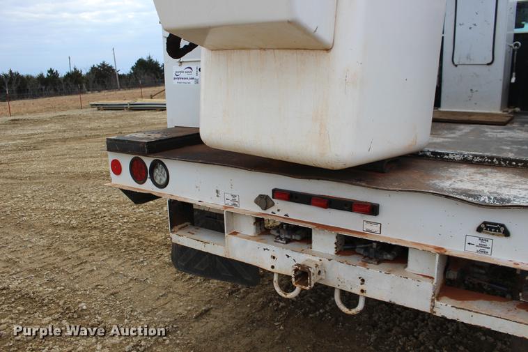image for item DE8785 2011 Ford F550 Super Duty bucket truck