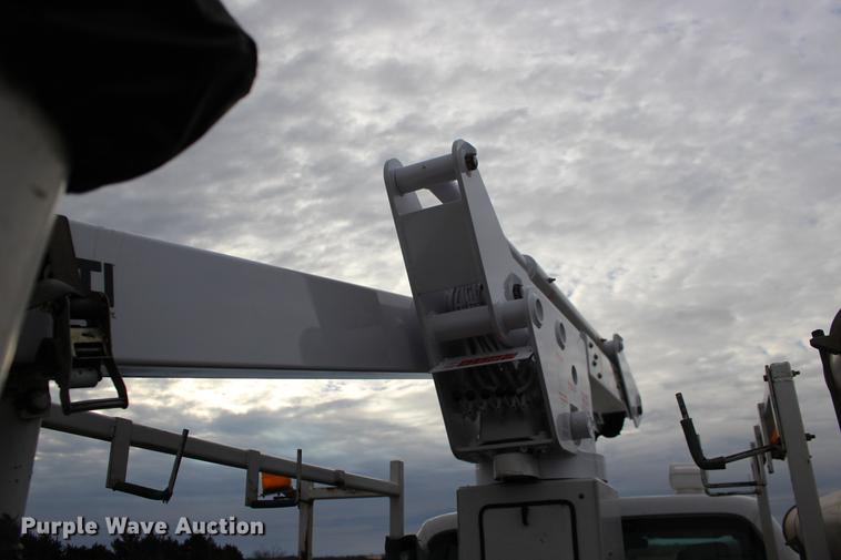 image for item DE8785 2011 Ford F550 Super Duty bucket truck