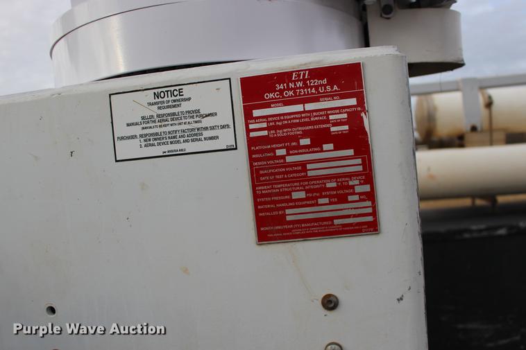 image for item DE8785 2011 Ford F550 Super Duty bucket truck