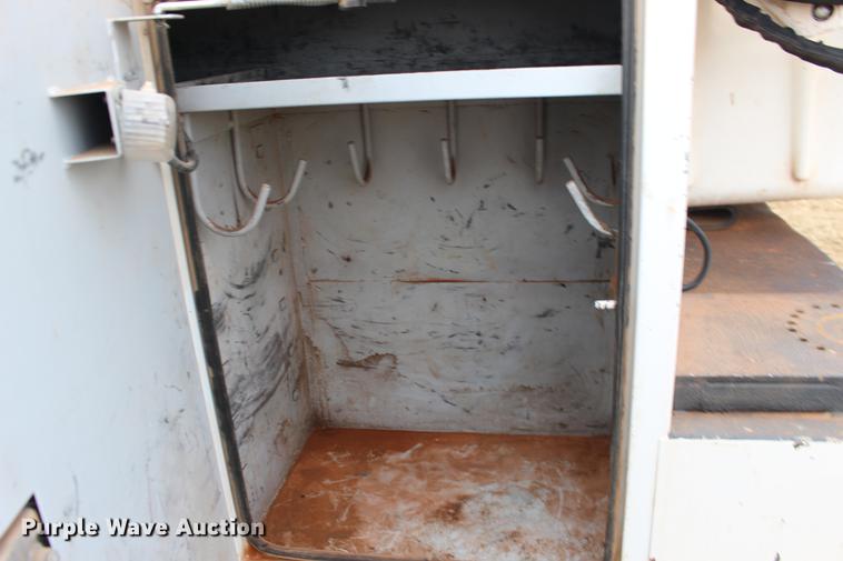 image for item DE8785 2011 Ford F550 Super Duty bucket truck