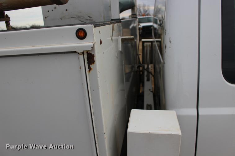 image for item DE8785 2011 Ford F550 Super Duty bucket truck