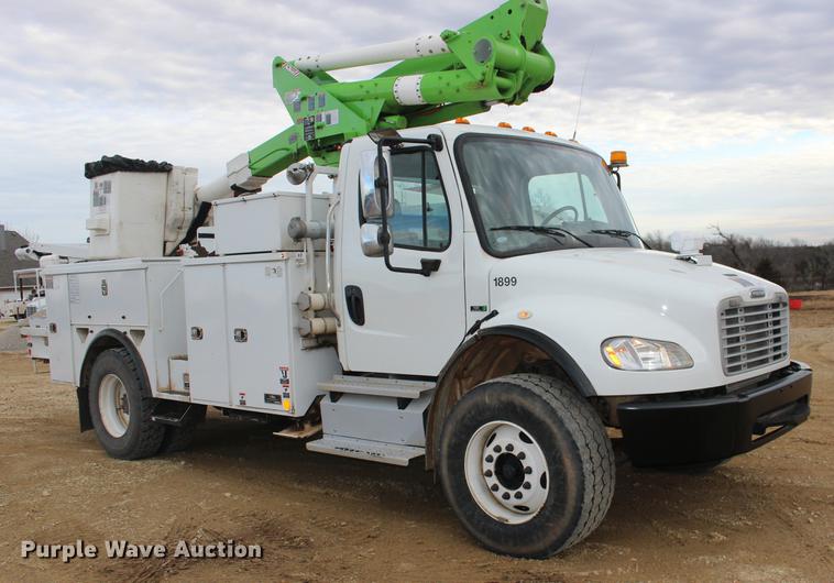 image for item DE8786 2013 Freightliner M2 106 bucket truck