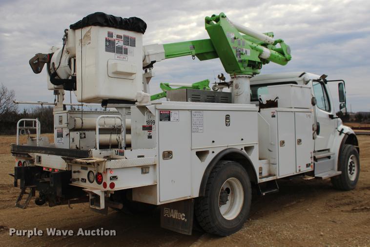 image for item DE8786 2013 Freightliner M2 106 bucket truck