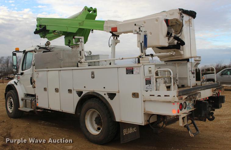 image for item DE8786 2013 Freightliner M2 106 bucket truck