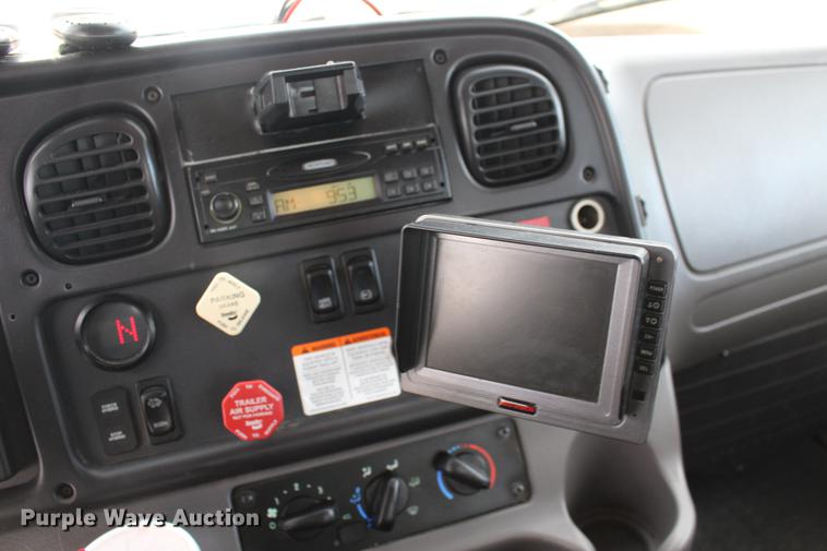 image for item DE8786 2013 Freightliner M2 106 bucket truck