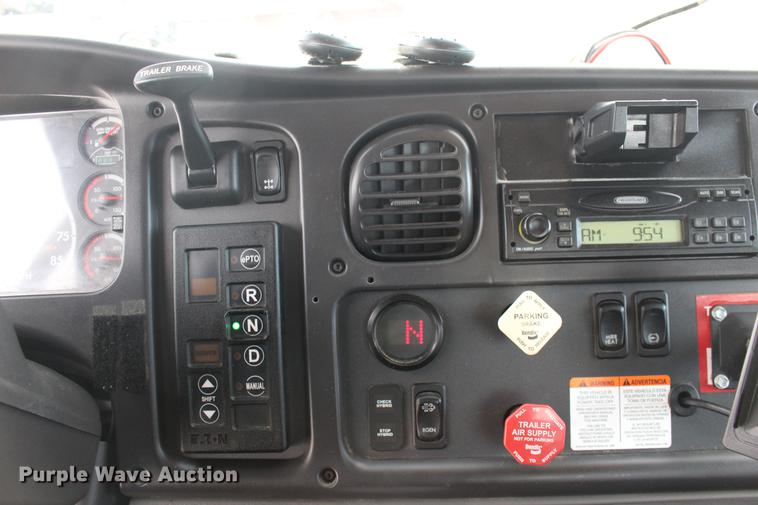 image for item DE8786 2013 Freightliner M2 106 bucket truck