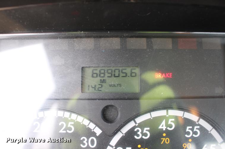 image for item DE8786 2013 Freightliner M2 106 bucket truck