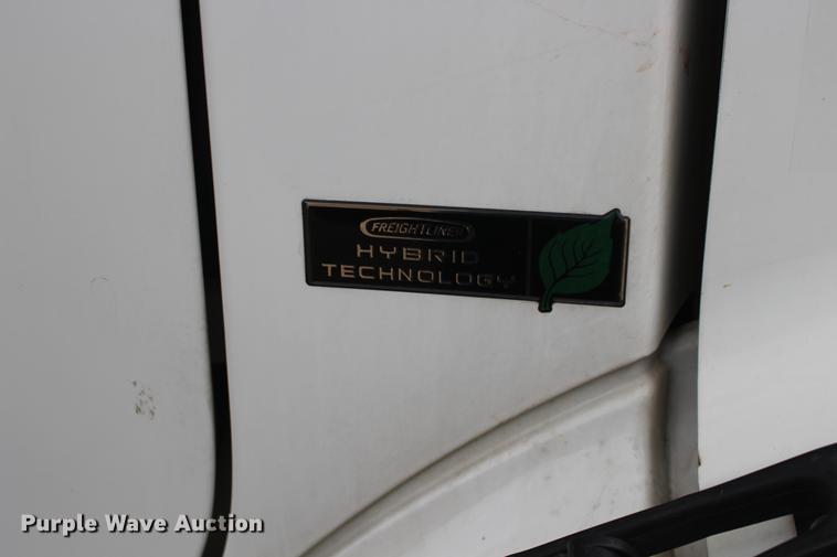 image for item DE8786 2013 Freightliner M2 106 bucket truck