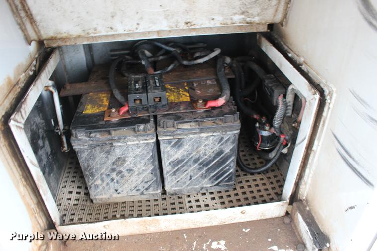 image for item DE8786 2013 Freightliner M2 106 bucket truck