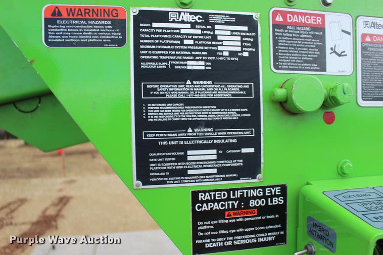 image for item DE8786 2013 Freightliner M2 106 bucket truck