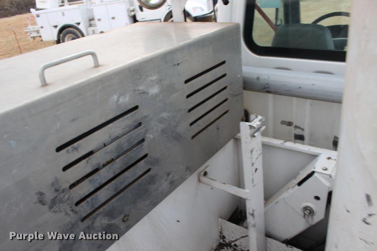 image for item DE8786 2013 Freightliner M2 106 bucket truck