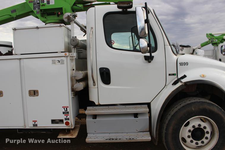 image for item DE8786 2013 Freightliner M2 106 bucket truck