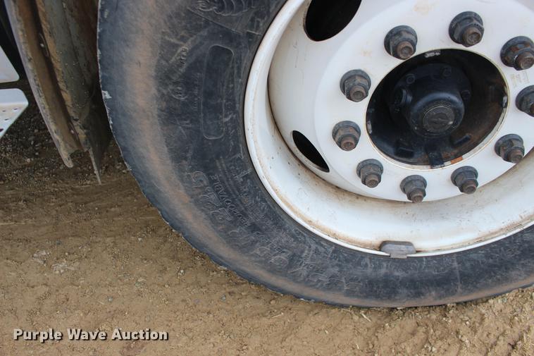 image for item DE8786 2013 Freightliner M2 106 bucket truck